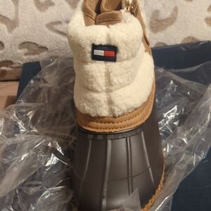 Tommy Hilfiger Cream and Brown Winter Boots